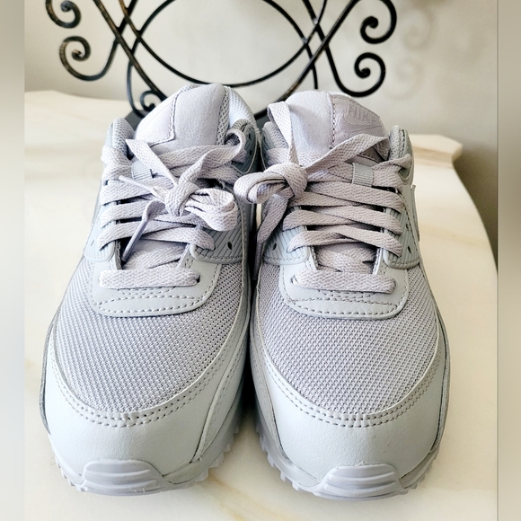 Nike Air Max 90 Sneakers Unisex Wolf Gray M 6.5/ W 8 NEW - Picture 4 of 16